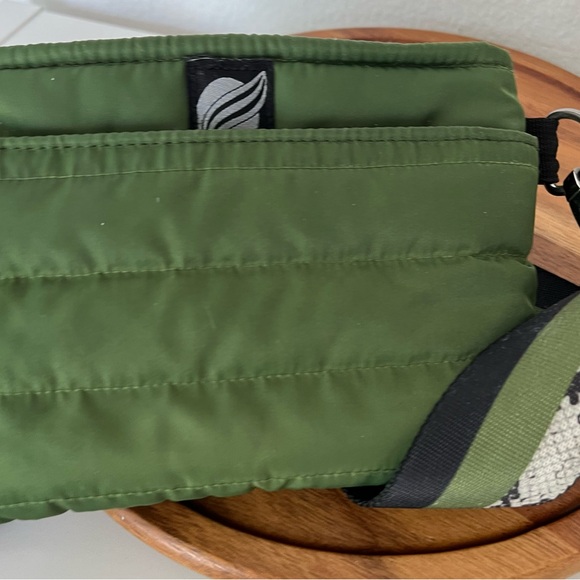 Think Royln Bum Bag Crossbody Puffer Handbag Green 2 Straps Green Snake Print - Picture 5 of 12
